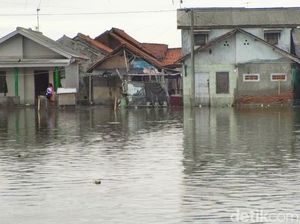 Banjir Rob Rendam 8 Desa di Karawang, Sekolah Ikut Terdampak Banjir Rob Rendam 8 Desa di Karawang, Sekolah Ikut Terdampak