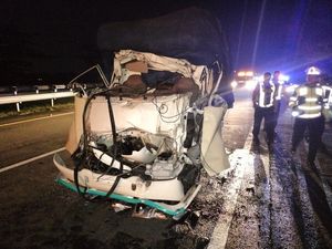 Pikap Sayur Tabrak Truk di Tol Gempas, Sopir dan Dua Penumpang Tewas