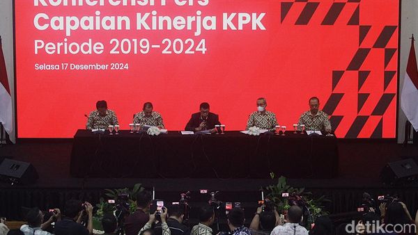 Potret KPK Paparkan Kinerja 5 Tahun Potret KPK Paparkan Kinerja 5 Tahun