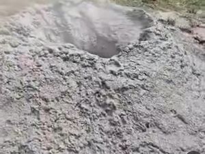 Viral Lubang-lubang di Kebun Warga Ngada NTT Semburkan Lumpur Panas Viral Lubang-lubang di Kebun Warga Ngada NTT Semburkan Lumpur Panas