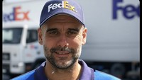 Meme Pep Guardlola jadi kurir Fedex andaikata 115 FC, eh Man City, kena degradasi sebagai imbas 115 dakwaannya. Foto: dok. Internet/X (Twitter)