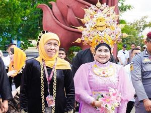 Luluk Ucap Selamat via WA, Khofifah: Komunikasi Hangat Seorang Teman Luluk Ucap Selamat via WA, Khofifah: Komunikasi Hangat Seorang Teman