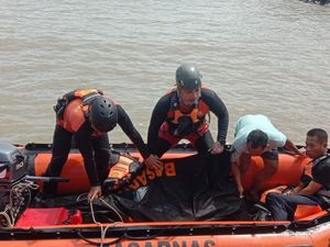Siswa SMP Tewas Tenggelam Saat Mandi di Pantai Pohon Cinta Pohuwato Siswa SMP Tewas Tenggelam Saat Mandi di Pantai Pohon Cinta Pohuwato