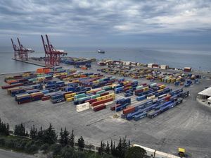 Pelabuhan Latakia Suriah Kembali Beroperasi Setelah Hancur Dibom Israel