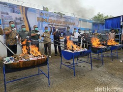 Bea Cukai Jambi Musnahkan Rokok dan Minuman Alkohol Ilegal Senilai Rp 2,2 M