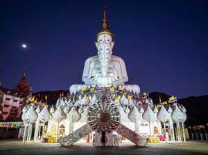Keindahan Lima Patung Buddha di Puncak Thailand
