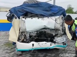 Video: Mobil Pikap Tabrak Truk di Tol Gempas, Tiga Orang Tewas