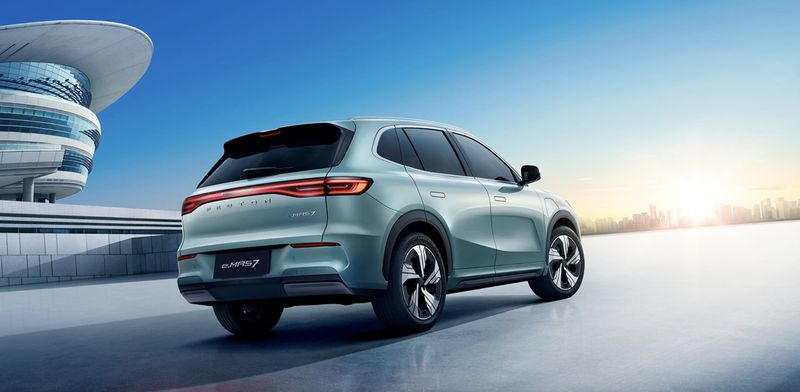 Proton resmi meluncurkan kendaraan beroda empat listrik pertamanya Proton e.MAS 7