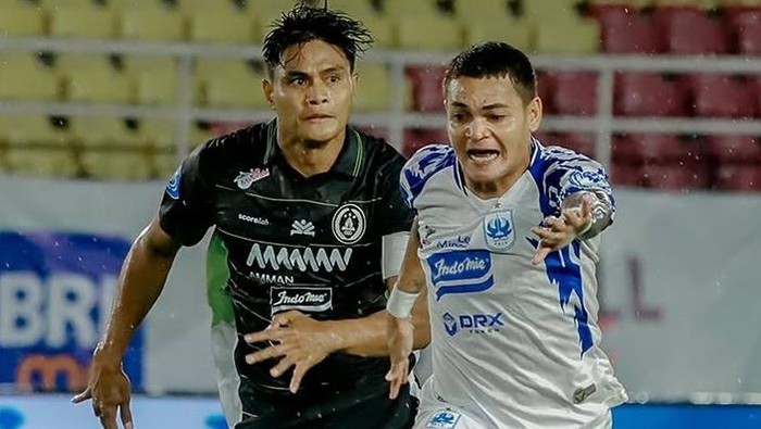 Laga antara PSS Sleman melawan PSIS Semarang di pekan 15 Liga 1 2024/2025.