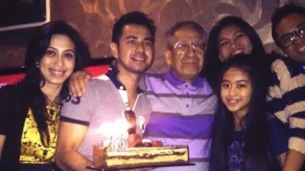 Foto lawas Raffi Ahmad dengan Lady Aurellia.