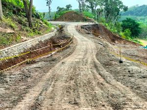 Ruas Jalan Kelok 9 JLS Malang Putus karena Longsor Sudah Diperbaiki