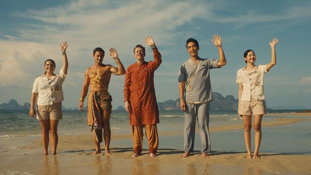 Morgana O'Reilly, Arnas Fedaravičius, Christian Friedel, Dom Hetrakul dan Lalisa Manobal atau Lisa BLACKPINK dalam serial The White Lotus 3 (2025). (HBO/Fabio Lovino)