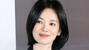 Cantiknya Song Hye Kyo di Preskon Dark Nuns, Jadi Biarawati di Film Terbaru