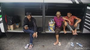 Foto: Aktivitas Terminal Kalideres Jakarta Jelang Libur Nataru