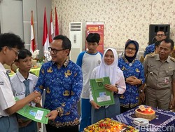 Wamendagri Minta Dukcapil Jemput Bola Data Warga Usia 17 Tahun