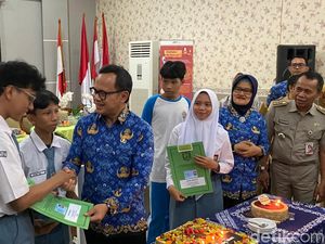 Wamendagri Minta Dukcapil Jemput Bola Data Warga Usia 17 Tahun Wamendagri Minta Dukcapil Jemput Bola Data Warga Usia 17 Tahun
