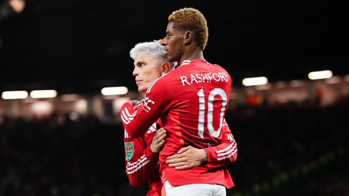 2172722600 MANCHESTER, ENGLAND - SEPTEMBER 17: Marcus Rashford of MAnchester United celebrates with teammate Alejandro Garnacho after scoring his sides sixth goal during the Carabao Cup Third Round match between Manchester United and Barnsley at Old Trafford on September 17, 2024 in Manchester, England. (Photo by James Gill - Danehouse/Getty Images)
