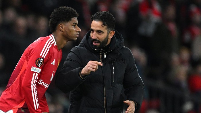 MANCHESTER, ENGLAND - NOVEMBER 28: Ruben Amorim, Head Coach of Manchester United, speaks to Marcus Rashford of Manchester United as he prepares to enter the pitch as a substitute during the UEFA Europa League 2024/25 League Phase MD5 match between Manchester United and FK Bodo/Glimt at Old Trafford on November 28, 2024 in Manchester, England. (Photo by Justin Setterfield/Getty Images)