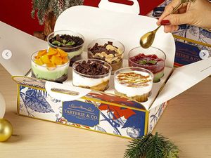 5 Hampers Cake Spesial Natal untuk Hantaran, Parfait Pies hingga Yule Log 5 Hampers Cake Spesial Natal untuk Hantaran, Parfait Pies hingga Yule Log