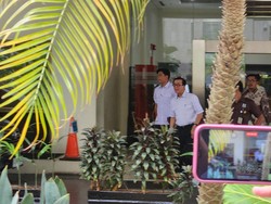 7 Jam Diperiksa soal Harun Masiku, Yasonna Keluar dari Lobi Belakang KPK