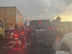 Tol Reformasi Makassar Arah Bandara Sultan Hasanuddin Macet