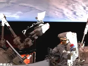 Astronaut China Pecahkan Rekor Space Walk 9 Jam