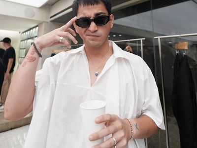 Bio One Rajin Hangout Sambil Ngopi Bersama Sahabatnya