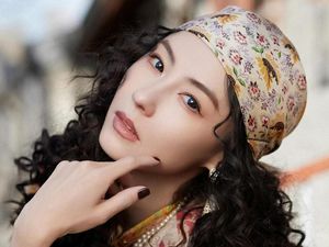 Potret Terbaru Aktris Cecilia Cheung yang Sempat Hiatus, Diduga Operasi Plastik Potret Terbaru Aktris Cecilia Cheung yang Sempat Hiatus, Diduga Operasi Plastik