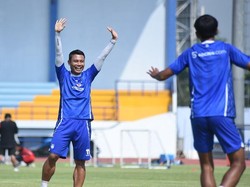 Dedi Kusnandar Cedera, Persib Enggan Buru-buru Cari Pemain Baru