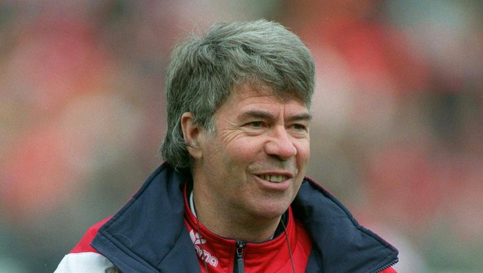 BERNE, SWITZERLAND - November 10: Egil Olsen, Manager Of Norway on the pitch before the FIFA World Cup Group 3 match between Switzerland and Norway at Stade De Suisse on November 10, 1996 in Berne, Switzerland. (Photo by Nigel Acklam/Sportsphoto/Allstar via Getty Images)