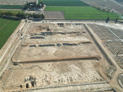 Foto Udara Kuburan Massal Tempat 100.000 Korban Assad Ditemukan