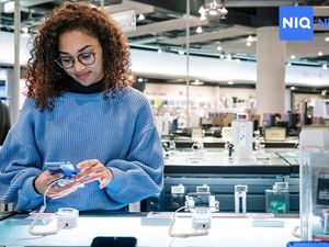 Begini Prediksi Tren Penjualan Barang Elektronik di Indonesia 2025 Begini Prediksi Tren Penjualan Barang Elektronik di Indonesia 2025