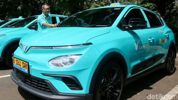 Wujud Taksi Vietnam yang Mengaspal di Jakarta
