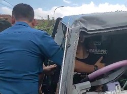 Gagal Nyalip, 2 Pikap Pengangkut Salak Bertabrakan di Banjarnegara