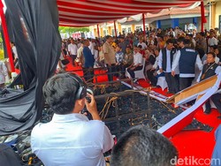 Sigapnya AHY dan Ara Cek Kondisi Tamu Saat Videotron Roboh di Rancaekek