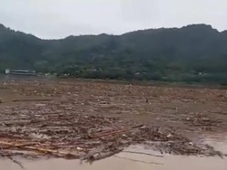 Waduh, Waduk Gajah Mungkur Jadi Lautan Sampah Raksasa