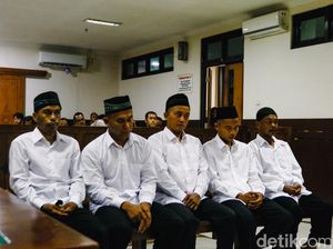5 Terdakwa Politik Uang di Minggir Dituntut 3 Tahun Bui-Denda Rp 200 Juta 5 Terdakwa Politik Uang di Minggir Dituntut 3 Tahun Bui-Denda Rp 200 Juta