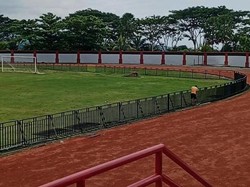 Kerap Dipakai Piknik, Lapangan Stadion di Karangasem Dipasangi Pagar Besi