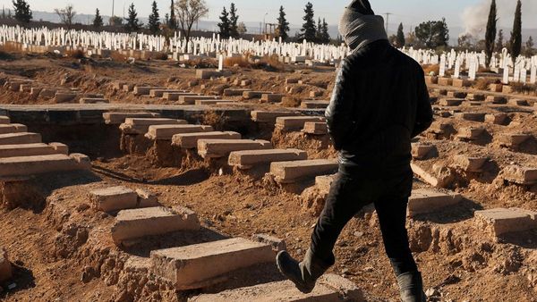 Penampakan Kuburan Massal Korban Kekejaman Rezim Assad