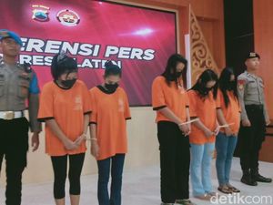 Polisi Ungkap 5 Wanita Viral Pukuli ABG di Klaten gegara Sakit Hati Polisi Ungkap 5 Wanita Viral Pukuli ABG di Klaten gegara Sakit Hati