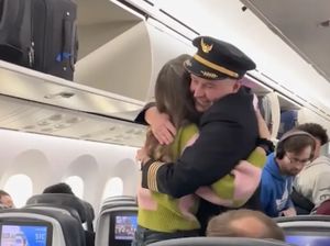 Pertemuan Haru Pilot dengan Pendonor Tulang Sumsum Pertemuan Haru Pilot dengan Pendonor Tulang Sumsum
