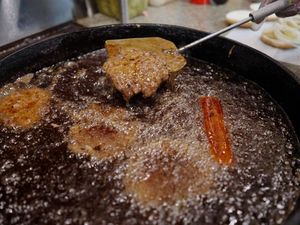 Penjual Nasi Lemak Necis hingga Resto Burger Tak Ganti Minyak 100 Tahun Penjual Nasi Lemak Necis hingga Resto Burger Tak Ganti Minyak 100 Tahun