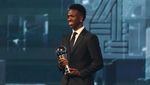Senyum Bahagia Vinicius Junior Jadi Pemain Pria Terbaik FIFA 2024