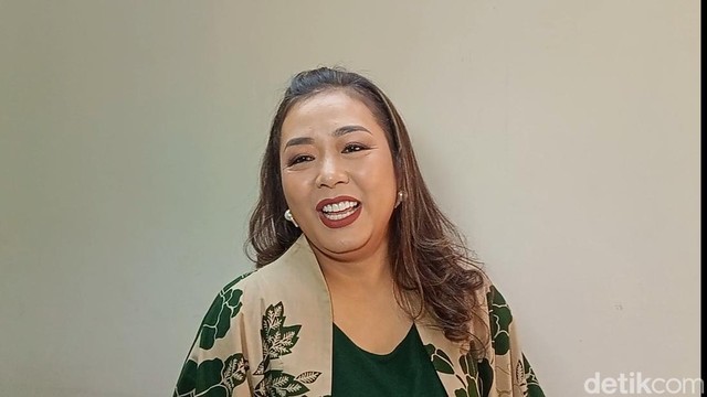 Berita Seputar Selebriti Insertlive Terkini : Bantu Tetangga Masak untuk Hajatan, Sikap Soimah Tuai Pujian