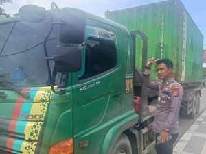 Kecelakaan Truk Vs Motor di Depan Polresta Sorong Kota, 1 Orang Tewas