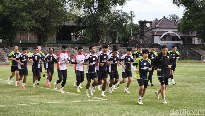 Timnas Indonesia saat menjalani latihan di Stadion Sriwedari, Kota Solo, Rabu (18/12/2024).