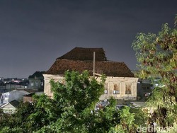 Ratapan Penghuni Gedung Setan yang Tak Punya Tempat Tinggal Lain