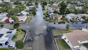 Bak Sungai, Begini Penampakan Banjir Rendam Jalanan di Florida