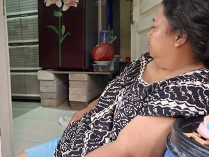 Banjir Rob Naik Turun, Ini Trik Warga Muara Angke Biar Perabotan Aman Banjir Rob Naik Turun, Ini Trik Warga Muara Angke Biar Perabotan Aman