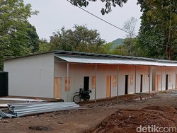 Pembangunan Huntara Pengungsi Erupsi Lewotobi Terkendala Hujan